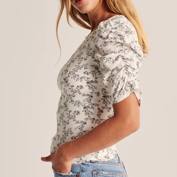 NWOT Puff-Sleeve Printed Tee - Picture 4 of 8